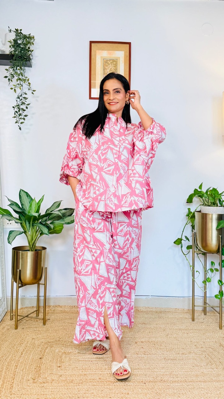 Flipkart Facebook ad: Comment for links or share this reel with…