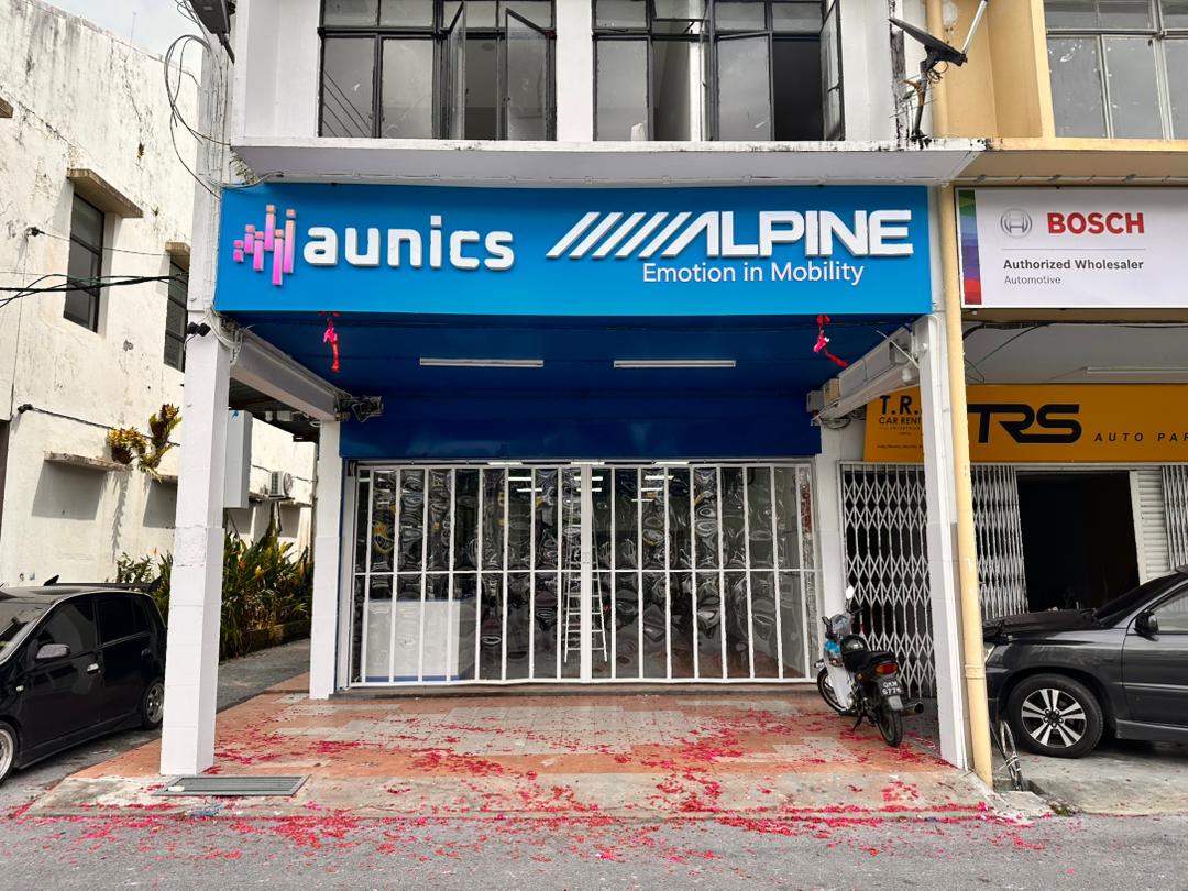 Aunics Sarawak - Alpine Pro Shop Facebook ad: First Alpine Pro Shop in East Malaysia.