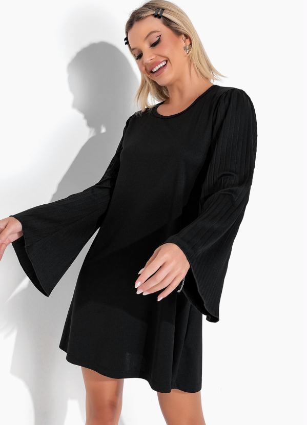 Posthaus Facebook ad: vestidos em promoção modelos para todos os momentos…