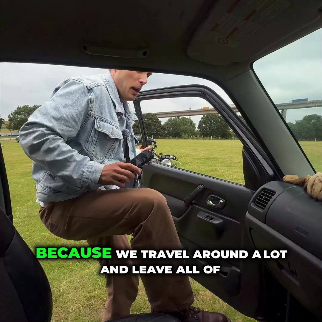 Trackting International Facebook ad: Trackting - GPS anti-theft device