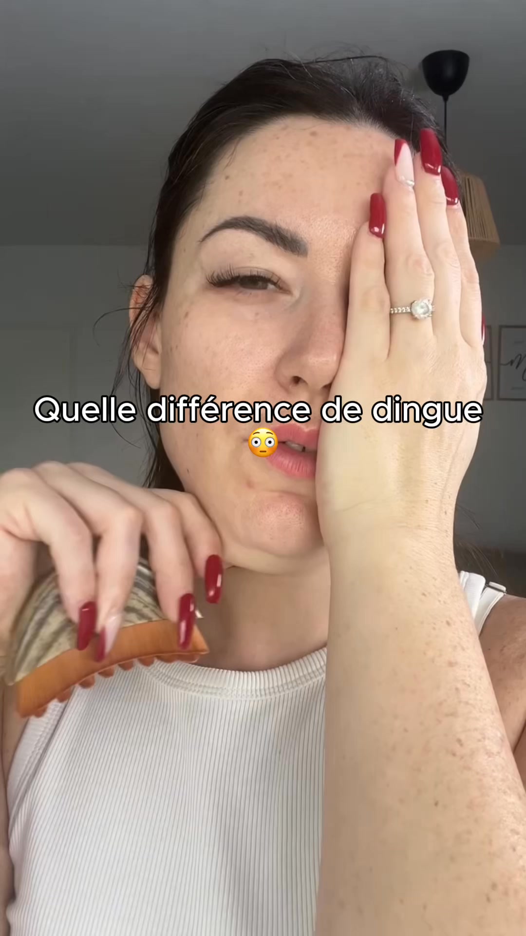 Aera - Rituel Bien-Être Facebook ad: 2 minutes par jour = peau plus ferme & moins de gonflements.