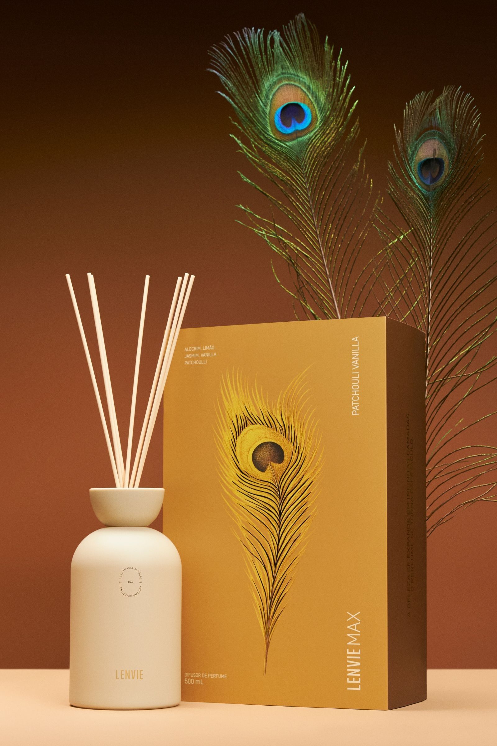 Lenvie Facebook ad: Existe perfumar a casa.