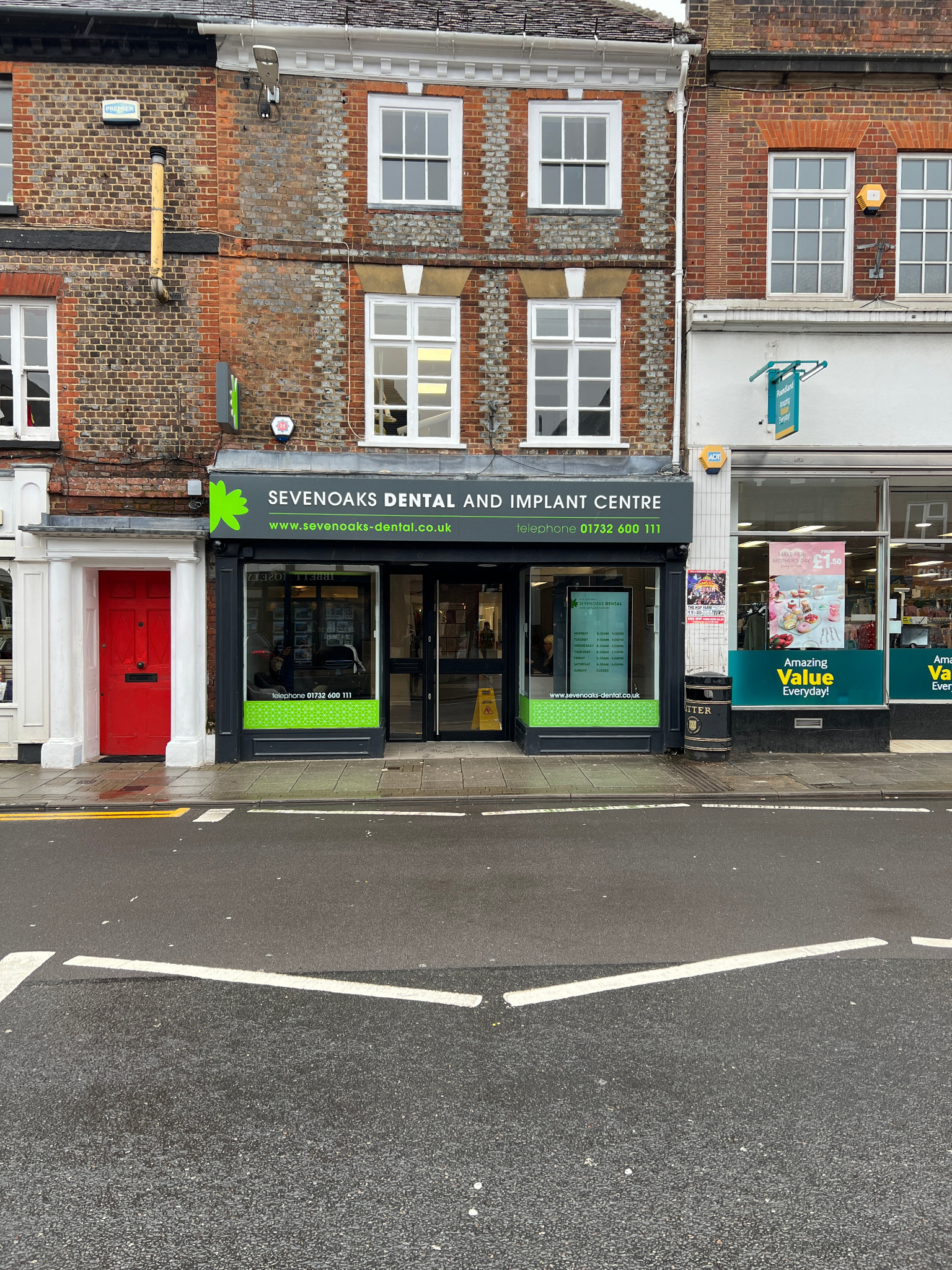 Sevenoaks Dental & Implant Centre Facebook ad: FREE Invisalign & Smile Makeover Open Day Consultation