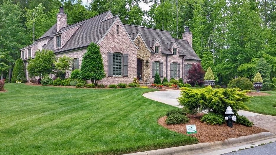 GrowinGreen Facebook ad: Love Your Lawn