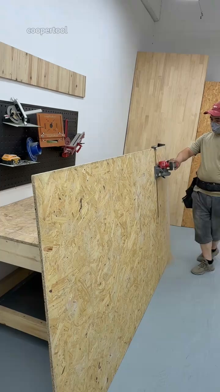 Deigntte shop Facebook ad: Wonky cuts wasting wood?