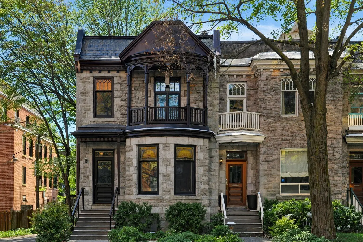 Engel & Völkers Montréal Québec Facebook ad: Le luxe à WESTMOUNT c’est 𝗘&𝗩!