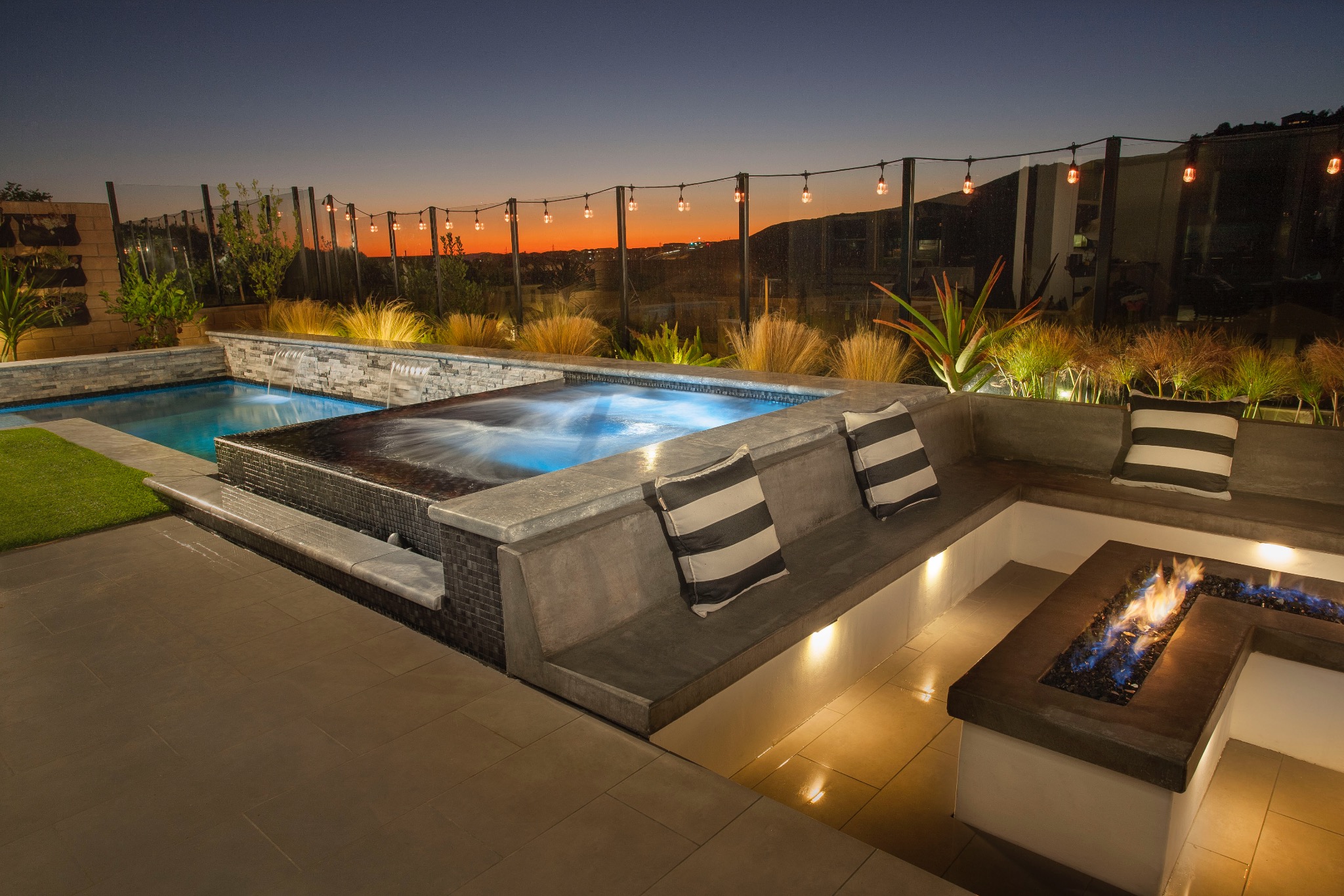 Bella Vista Pools Facebook ad from Dec 6, 2023