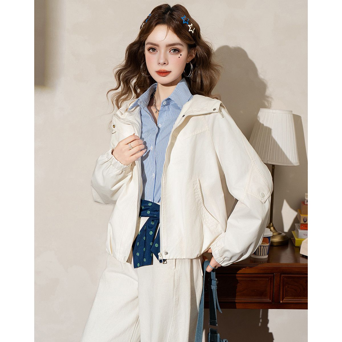 拼多多 Facebook ad: Enjoy the fun of easy online shopping.