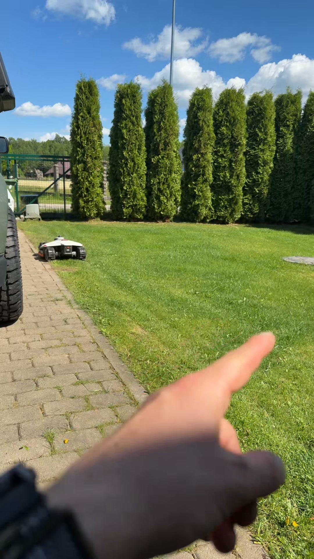 LEDakcijas.lv specializēts LED apgaismojuma veikals/V-TAC Facebook ad: Dārza roboti visiem zālieniem
