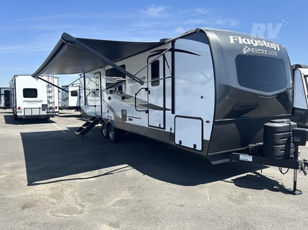 RVUniverse Facebook ad: Find new and used travel trailers, fifth wheels…