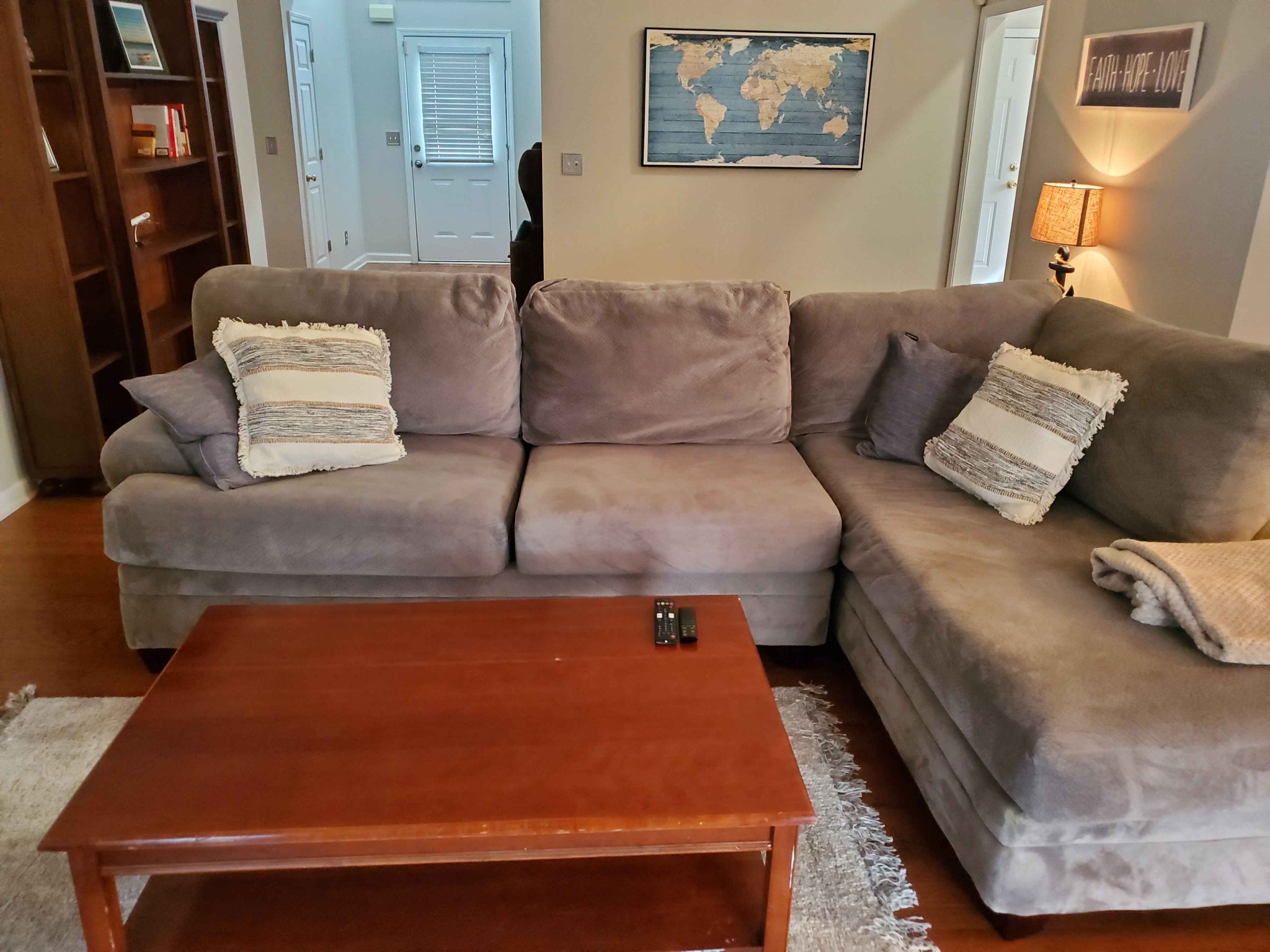 Benjamin Connell Facebook ad: Private room for rent