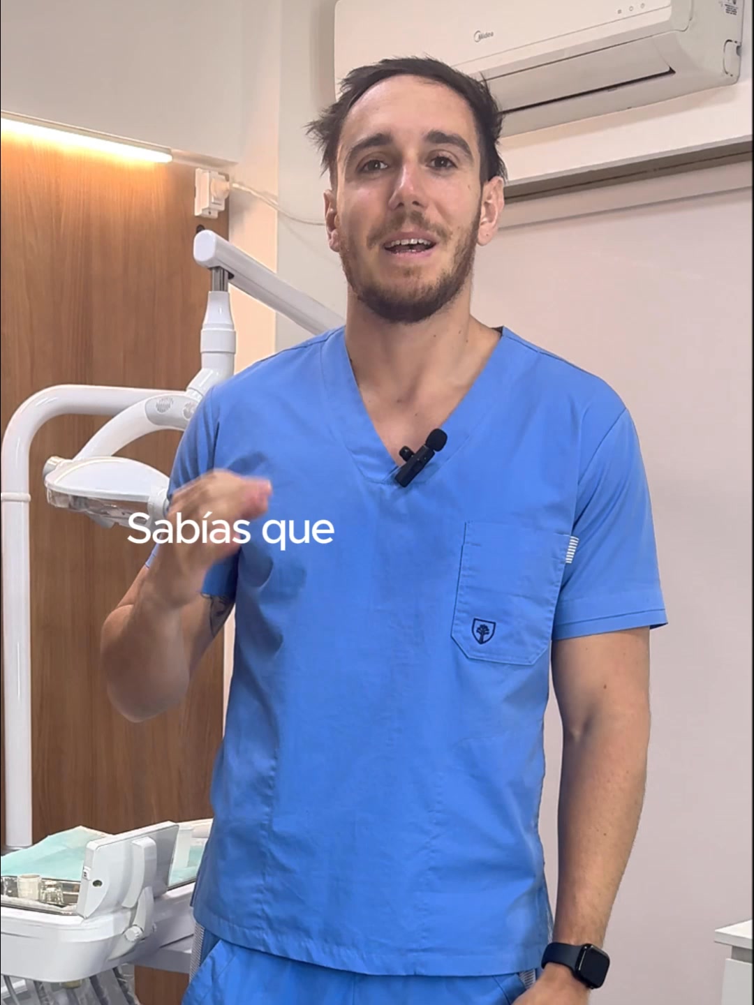 Estudio dental B&D Facebook ad: Sonríe sin complejos con Ortodoncia Estética en Rosario