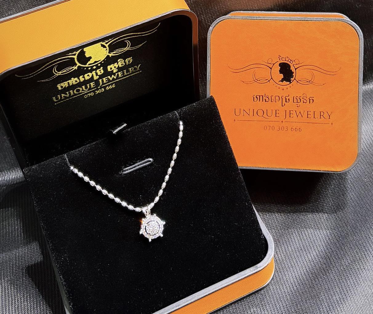 ហាងពេជ្រ យូនិក Unique Jewelry Facebook ad: បន្តោង = 690$