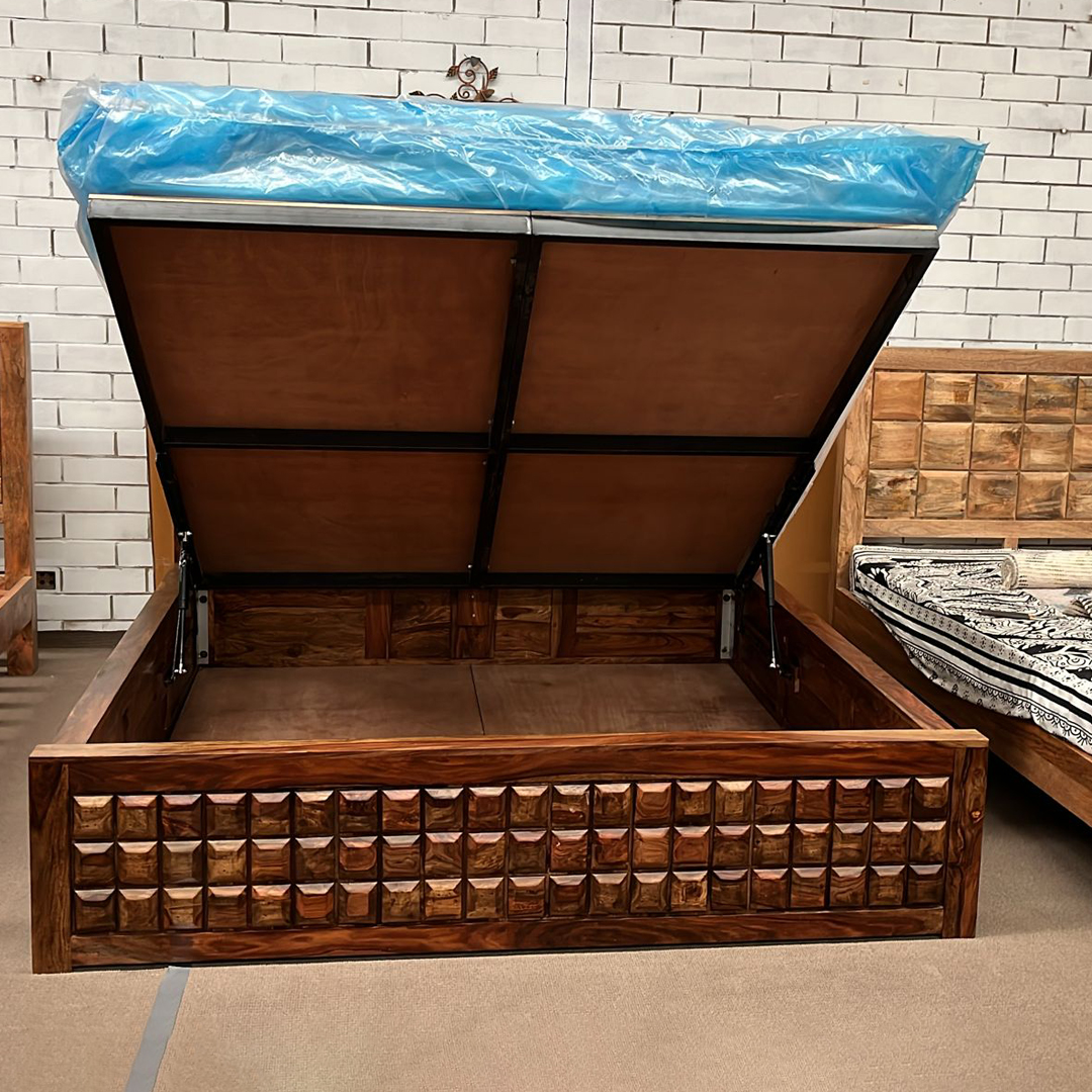 Wood Decor Furniture Facebook ad: Tired of clutter?