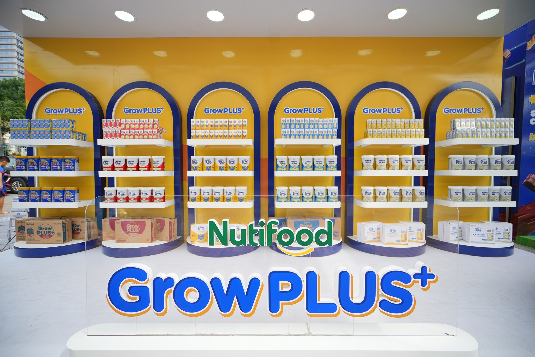 GrowPLUS+ NutiFood Facebook ad: CHẮP CÁNH ƯỚC MƠ SÂN CỎ TỪ NỀN…
