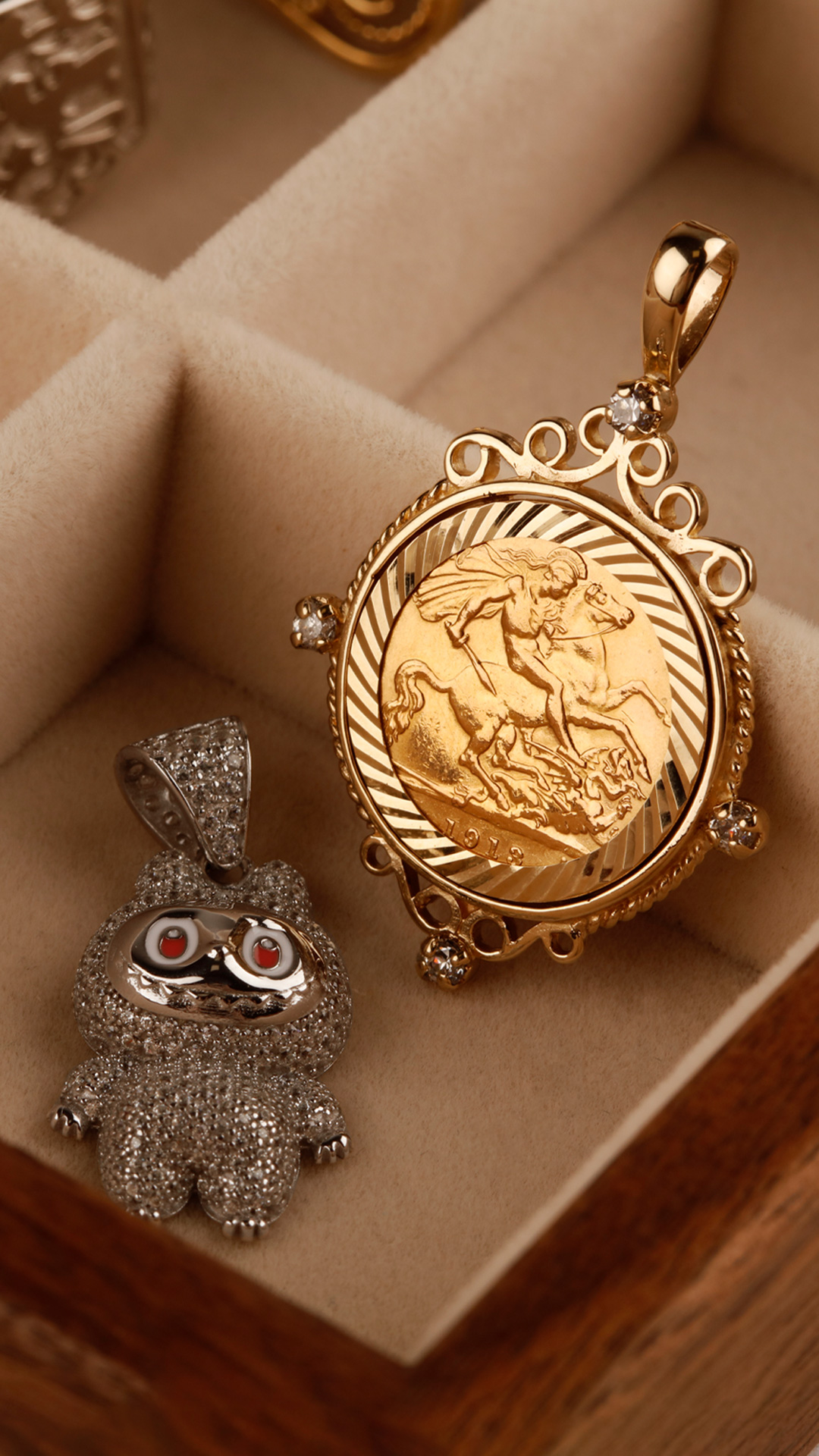 William May Jewellers Facebook ad