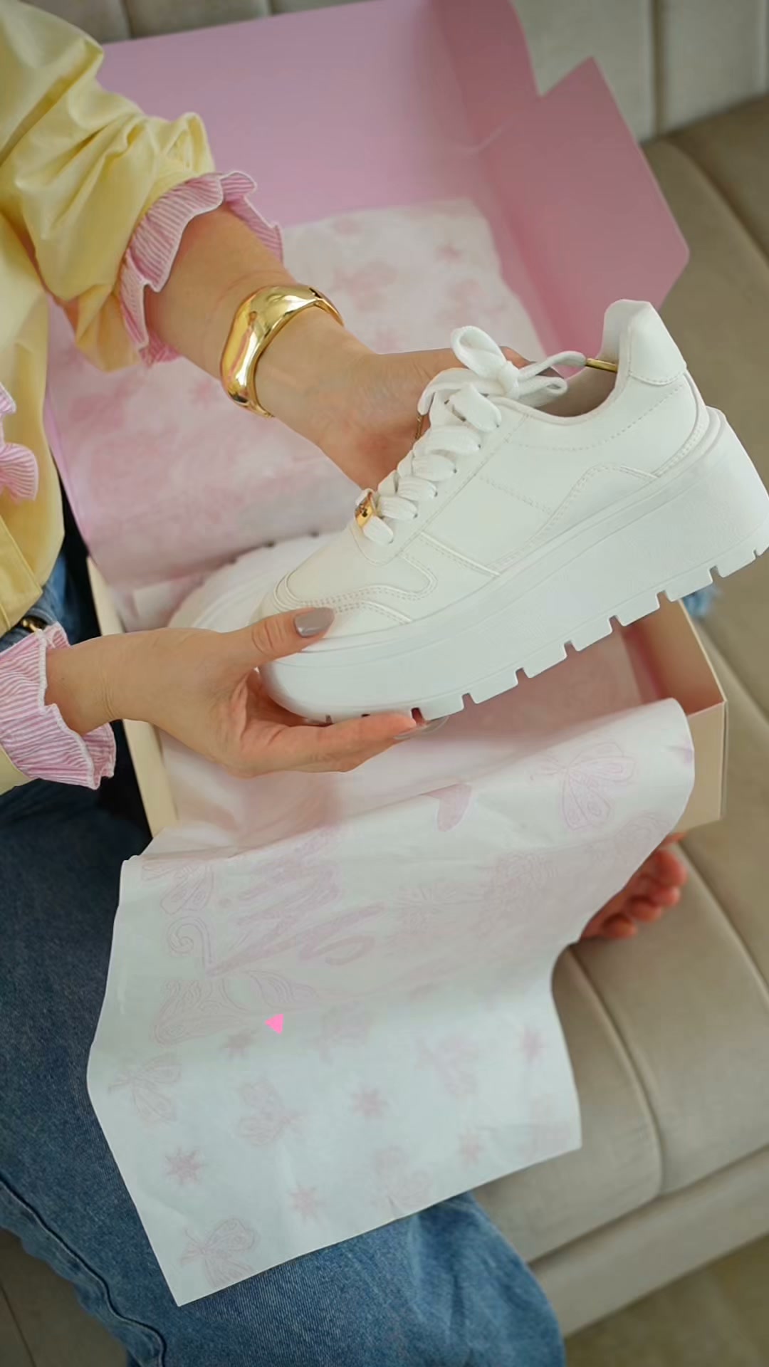 Yloshoes Facebook ad: Arma tu outfit perfecto Cuotas