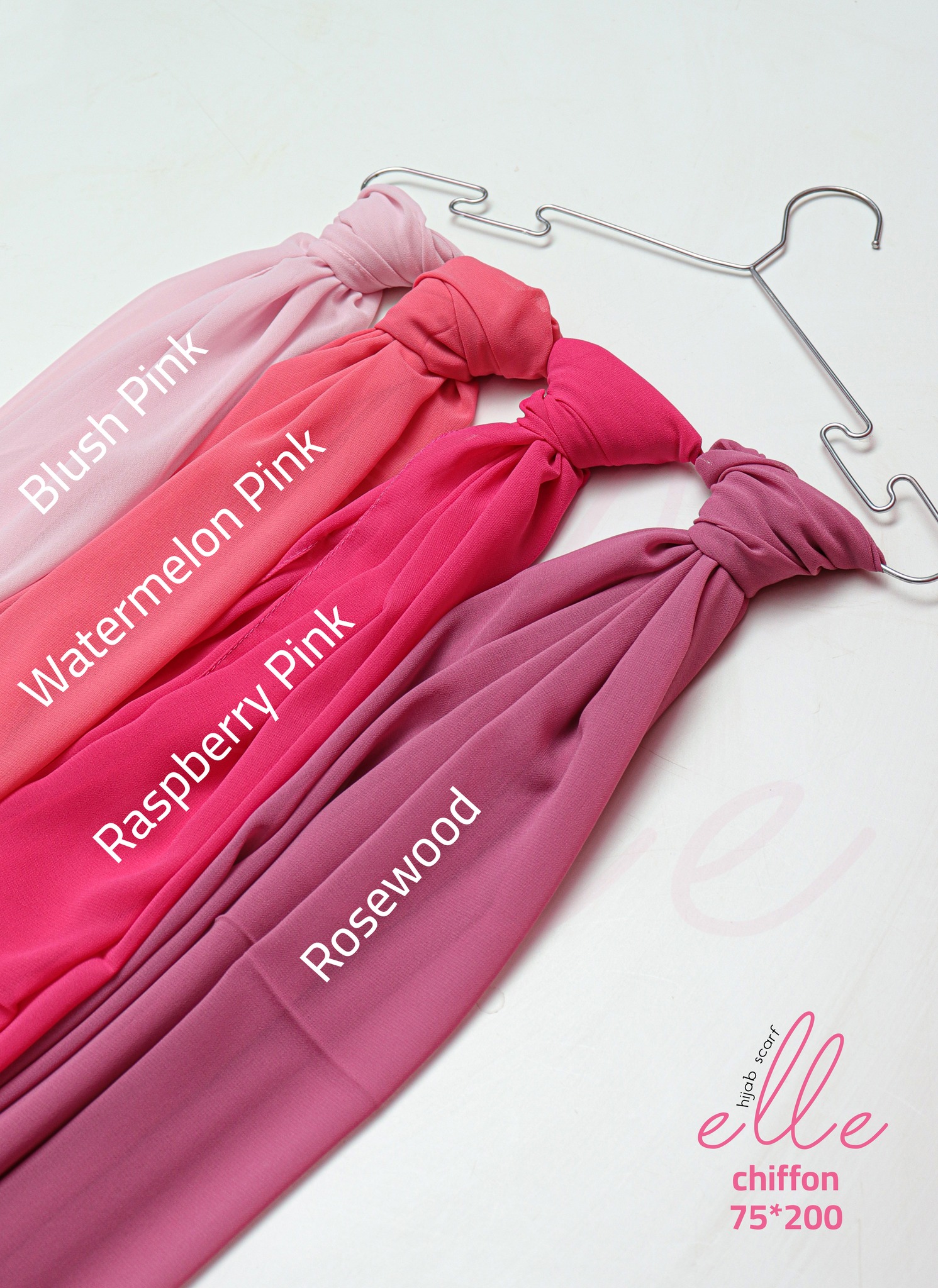 Elle Scarf Facebook ad: مع Elle مافيش درجة لون مش هتلاقيها
