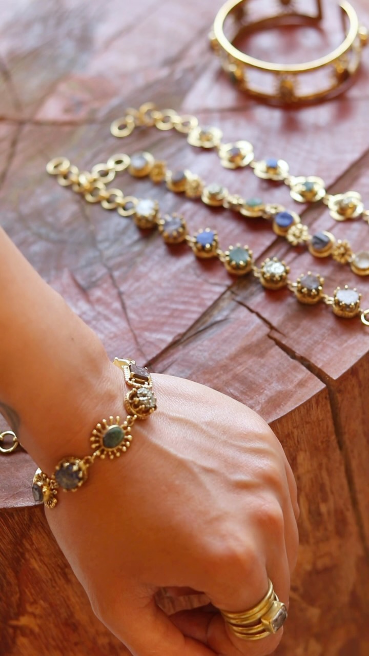 Miir jewellery Facebook ad: A familiar concept, reimagined.