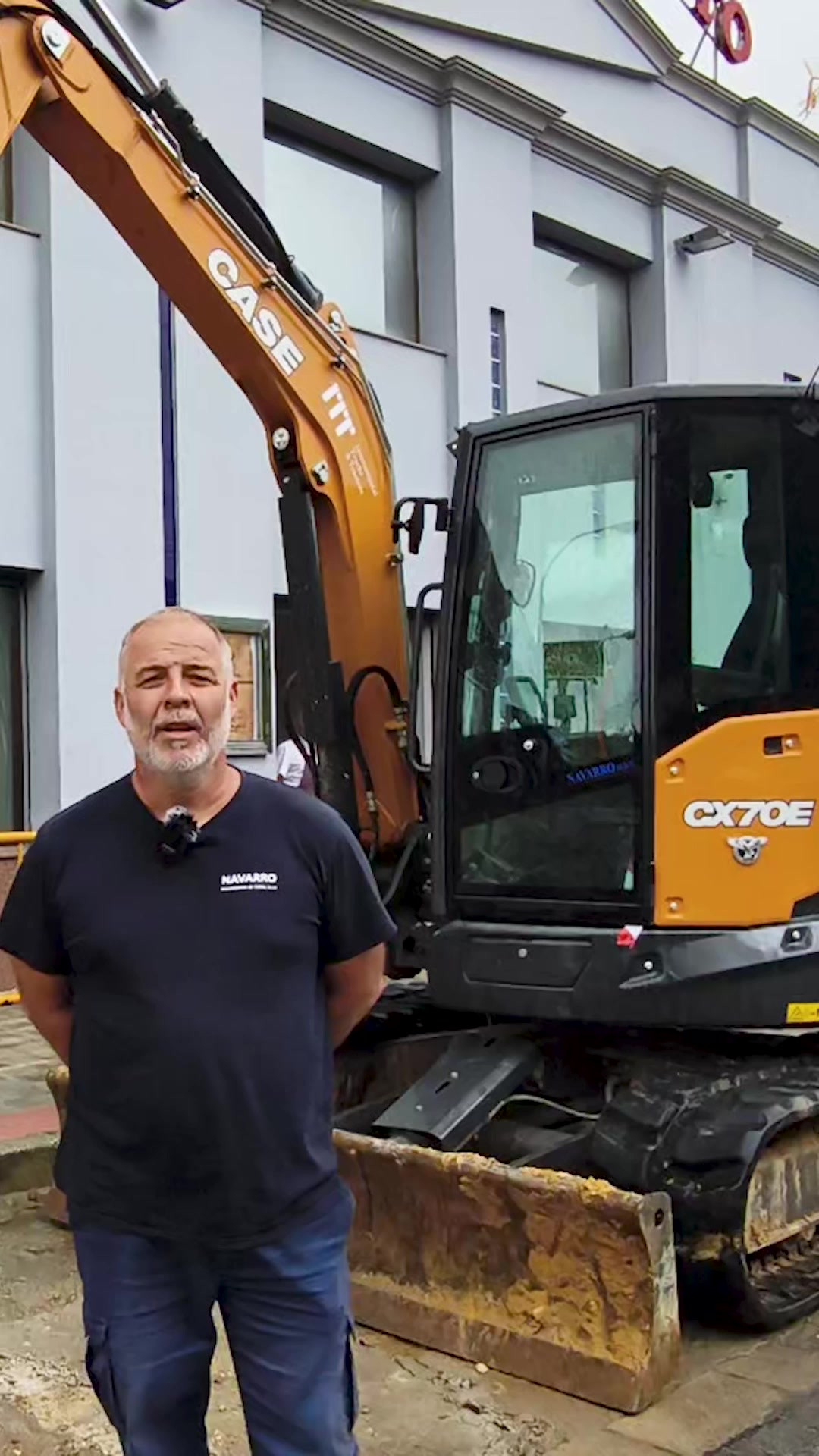 CASE Construction Equipment Facebook ad: Mantente a la vanguardia en la industria de…