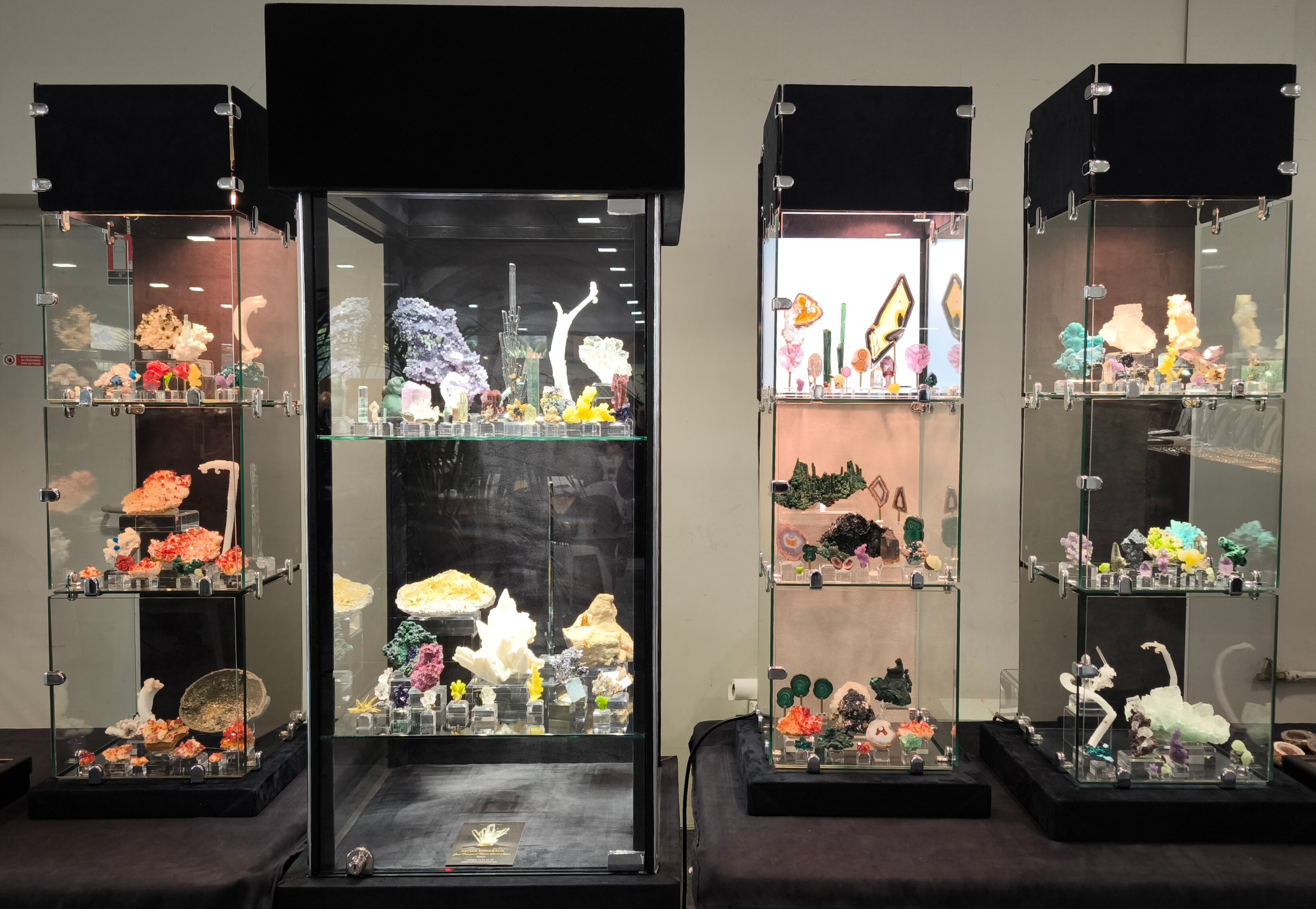 France Mineral Events Facebook ad: 24ᵉ Salon des Minéraux de Menton - Minéraux, Fossiles…