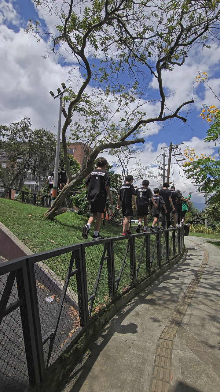 Trazar Parkour Facebook ad: Una familia donde todos tienen lugar.