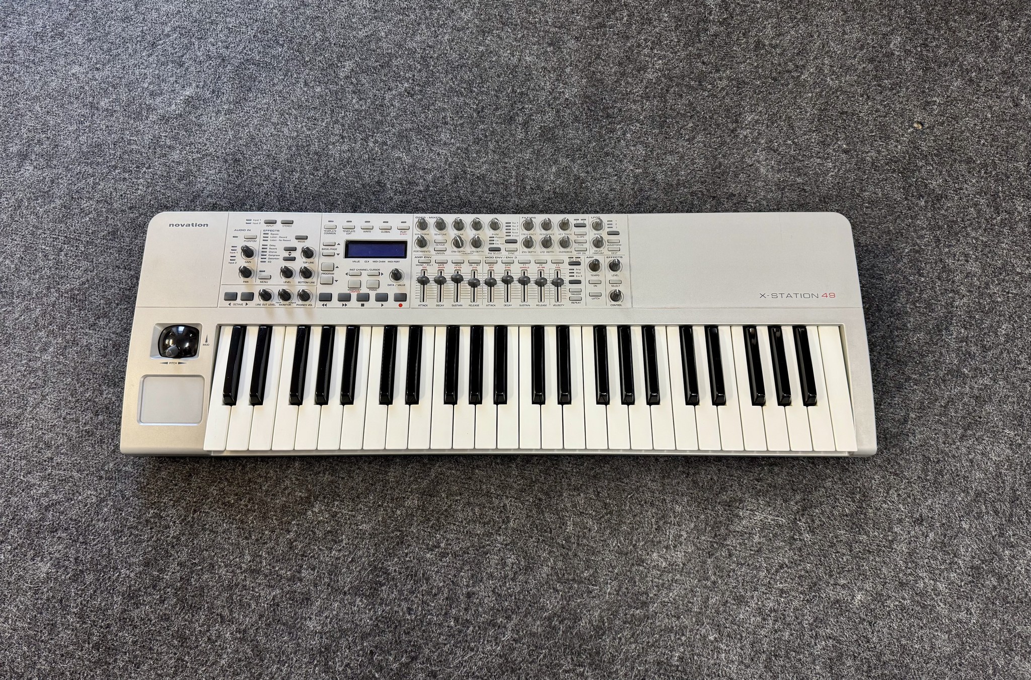 Bellus Music Shop Facebook ad: NOVATION X-Station, Synth usato - 289€
