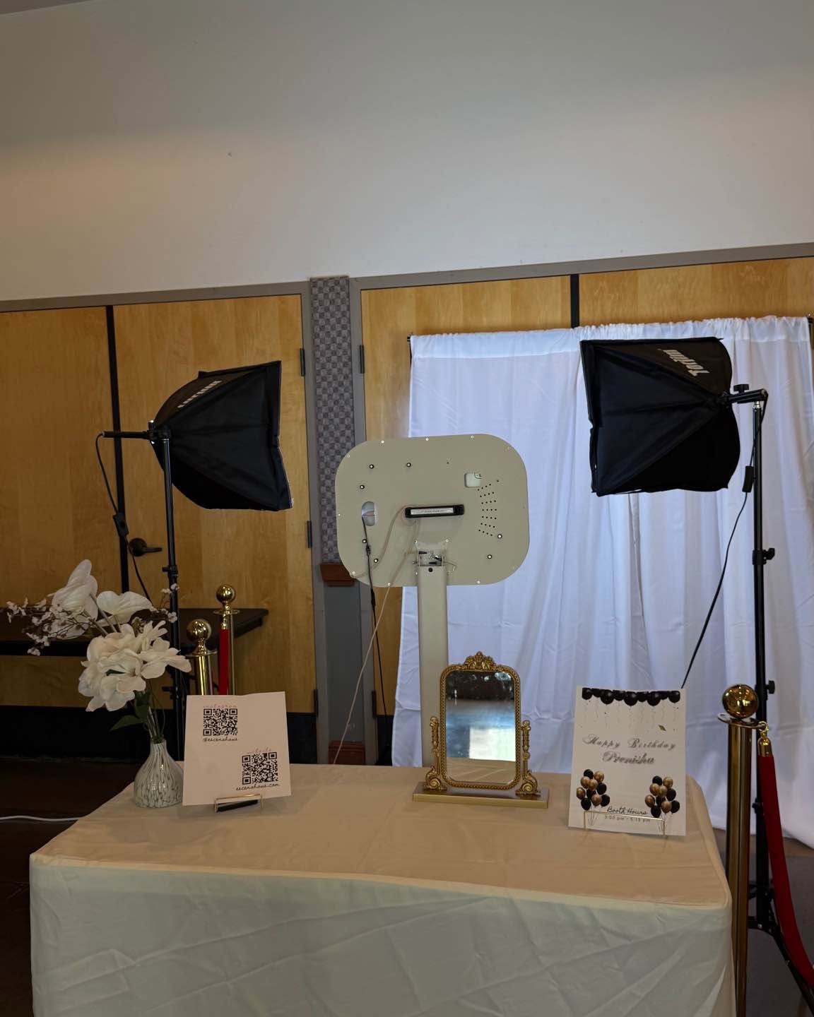 Bia Escena Facebook ad: DIGITAL PHOTO BOOTH RENTAL