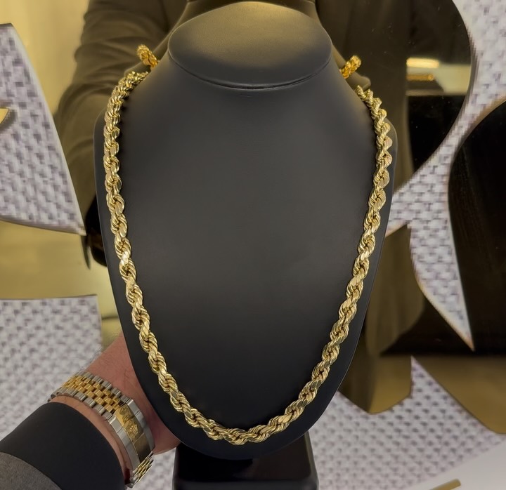 Stackin Weight Precious Metals Facebook ad: We Buy /Sell /Trade Gold!
