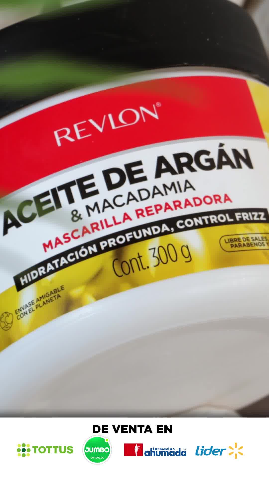 Revlon Cuidado Personal Facebook ad: Reconstruye. Fortalece. Ilumina.