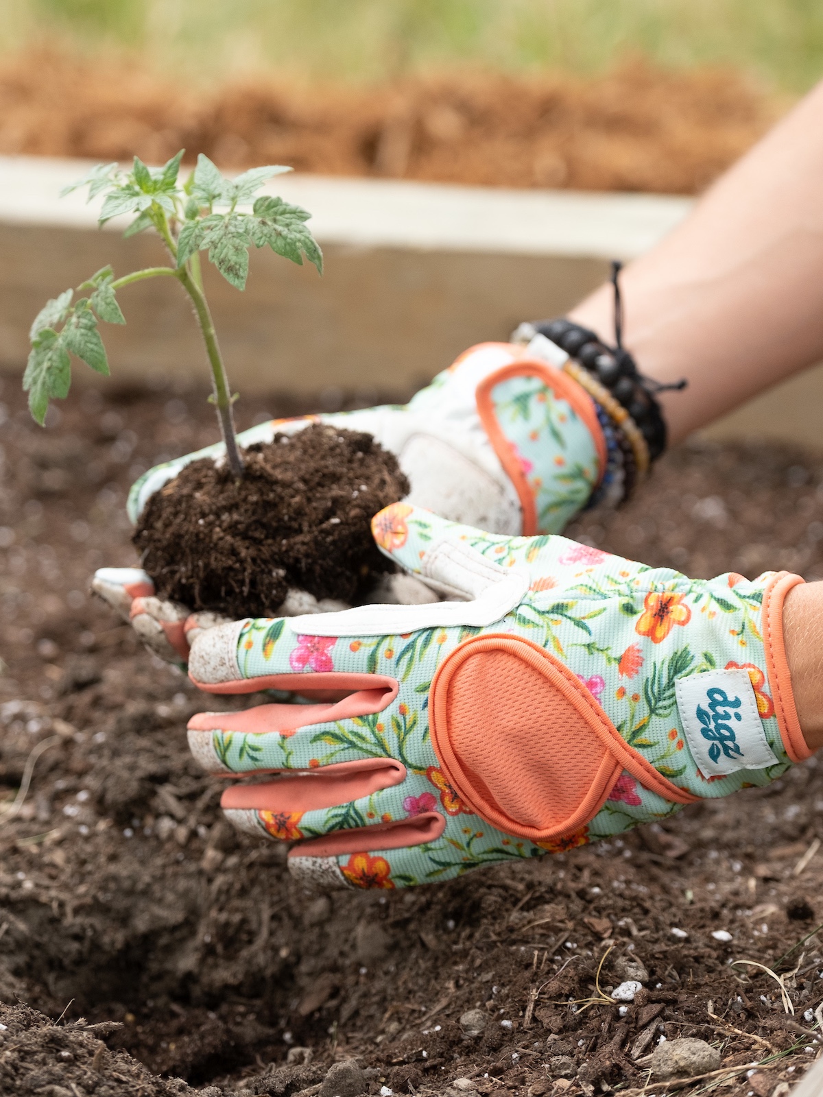 Digz Gardening Facebook ad: Dig Into Our Gloves