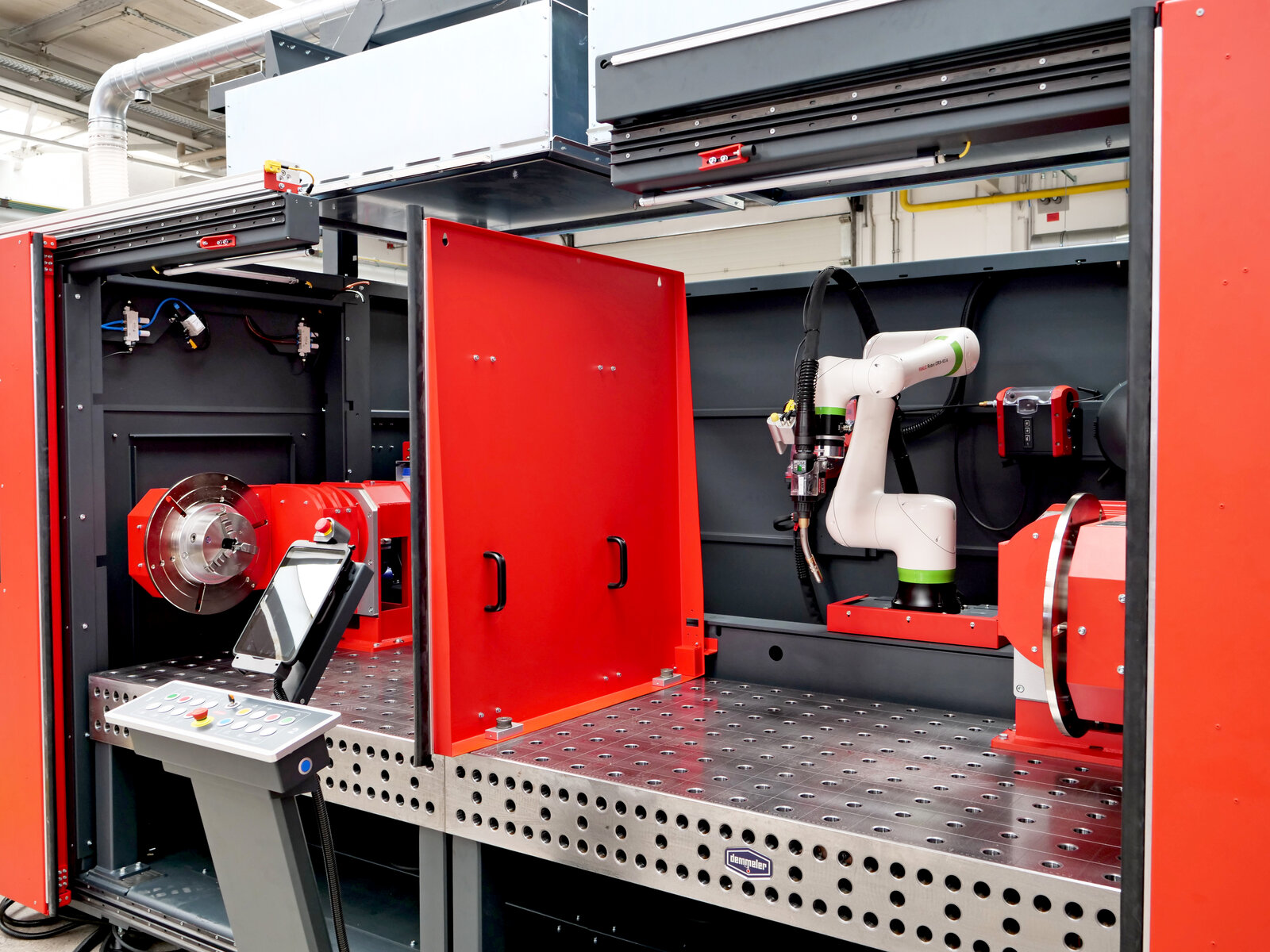 Fronius France Facebook ad: Cobot - Soudage robotisé précis pour petites séries et…