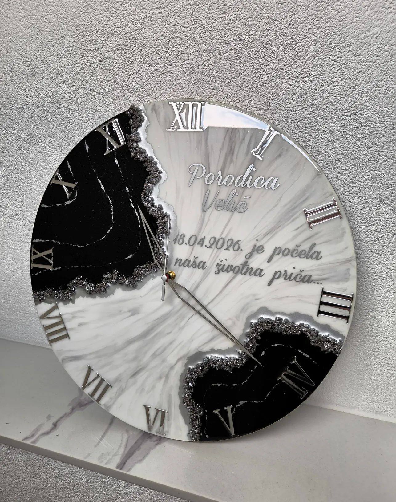 Nejra.art.resin Facebook ad: Unikatni epoksi satovi
