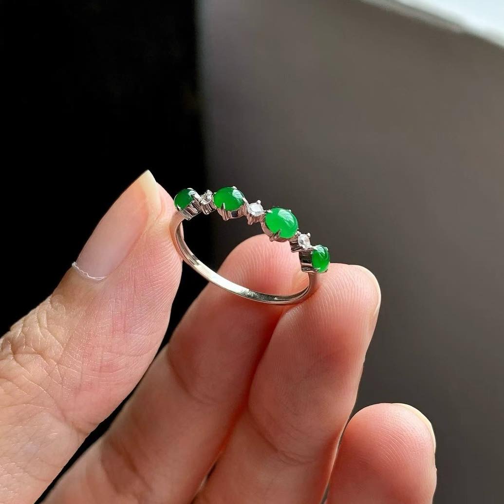 JADE Jewelry Facebook ad: แหวนหยกเขียวจักรพรรดิ