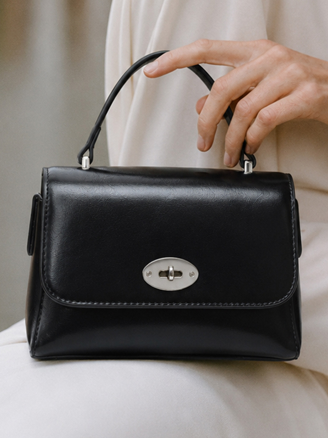 Lino Perros Facebook ad: Your next favourite bag has arrived!