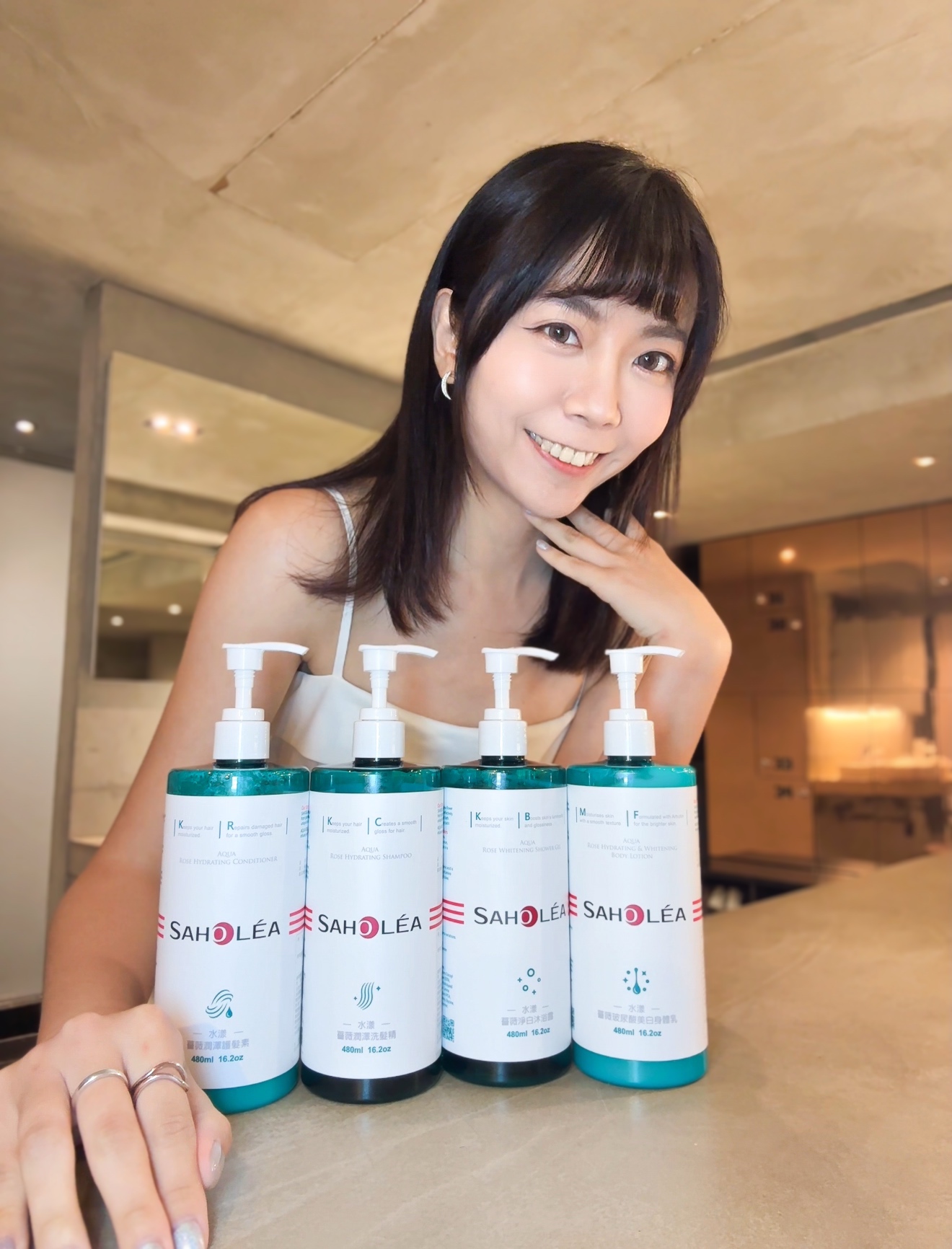 鎬鎬Una Facebook ad: 自己身上的味道氣場是很重要的一個精緻點綴