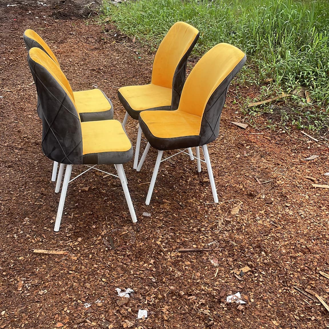 Made in Cameroon party chair Facebook ad: Chat in Messenger