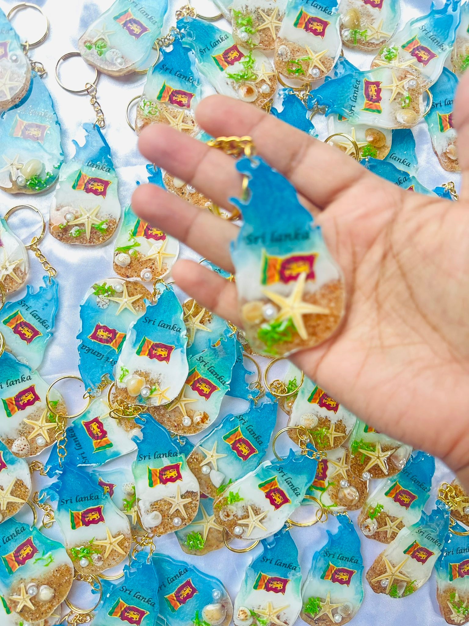 SLbuy.lk Facebook ad: වසර හතරකට අදික කාලයක් රෙසින් නිර්මාණ කරනයෙන් විශ්වාසය…