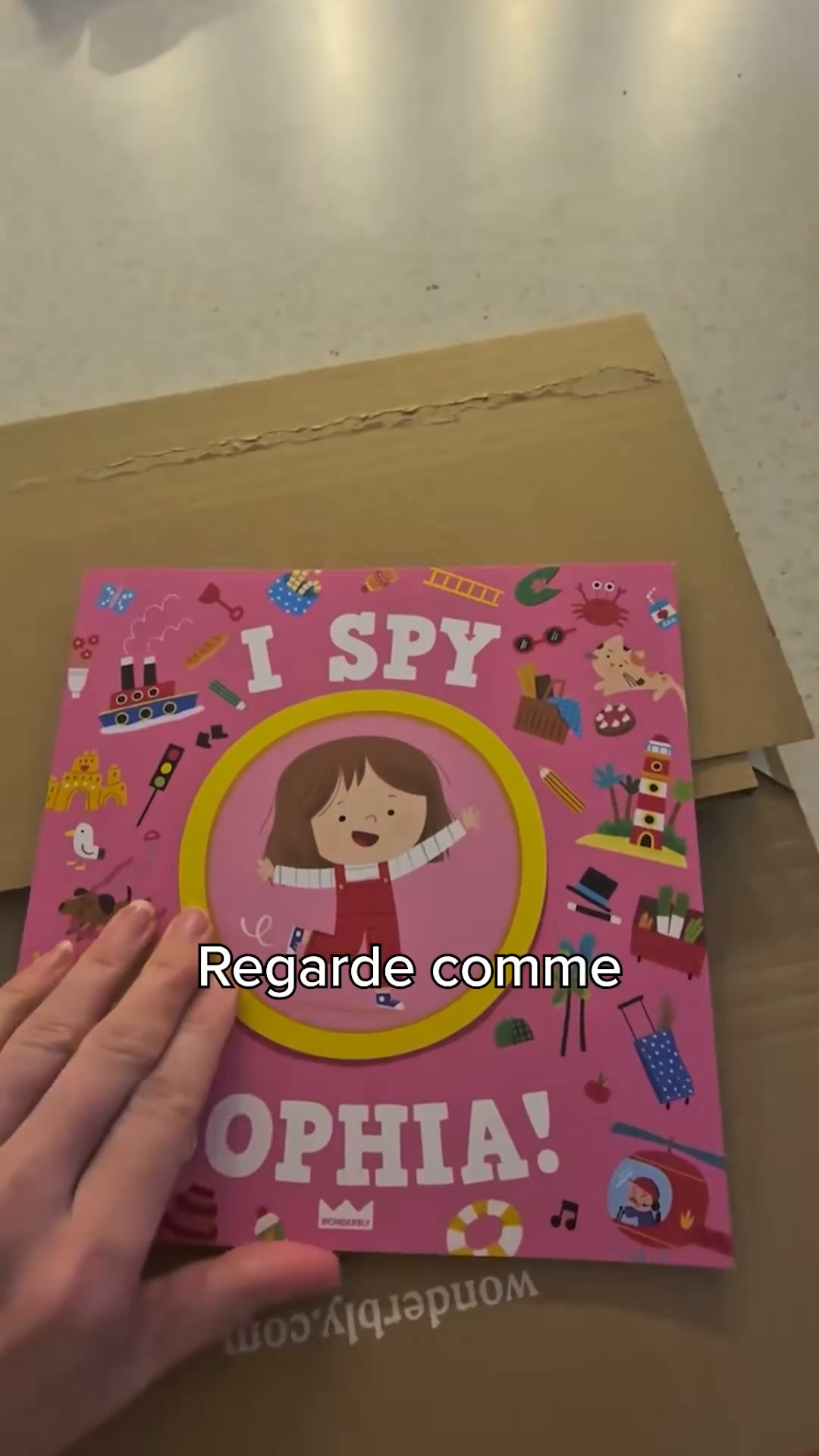 Wonderbly Facebook ad: Un cherche et trouve fait à la mesure des tout petits