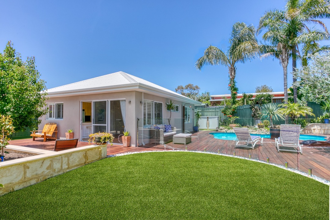 Summit Homes Facebook ad: Explore your granny flat options