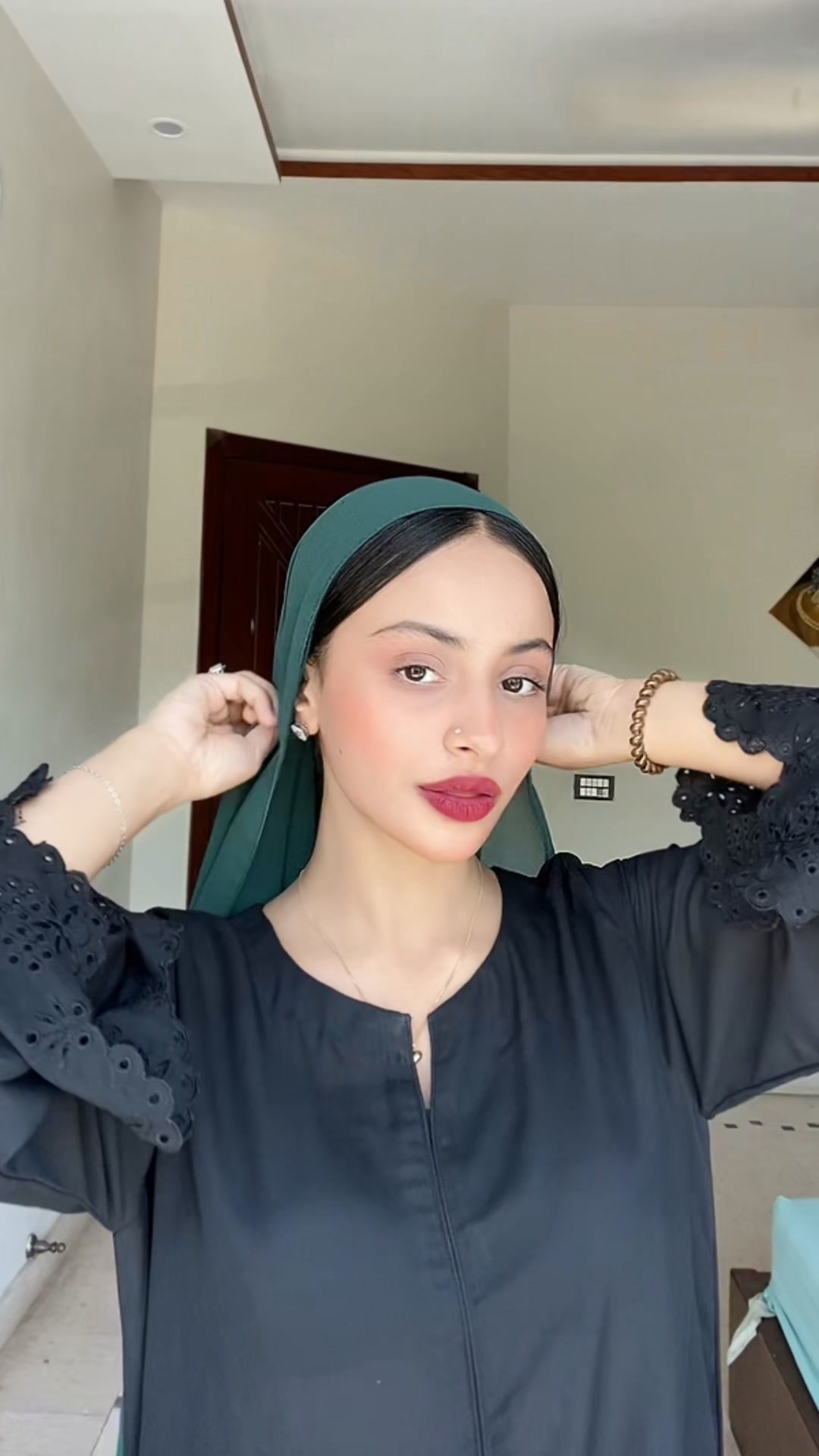 Hijab and co Facebook ad: No Pins. No Struggles. Just Instant Hijab.