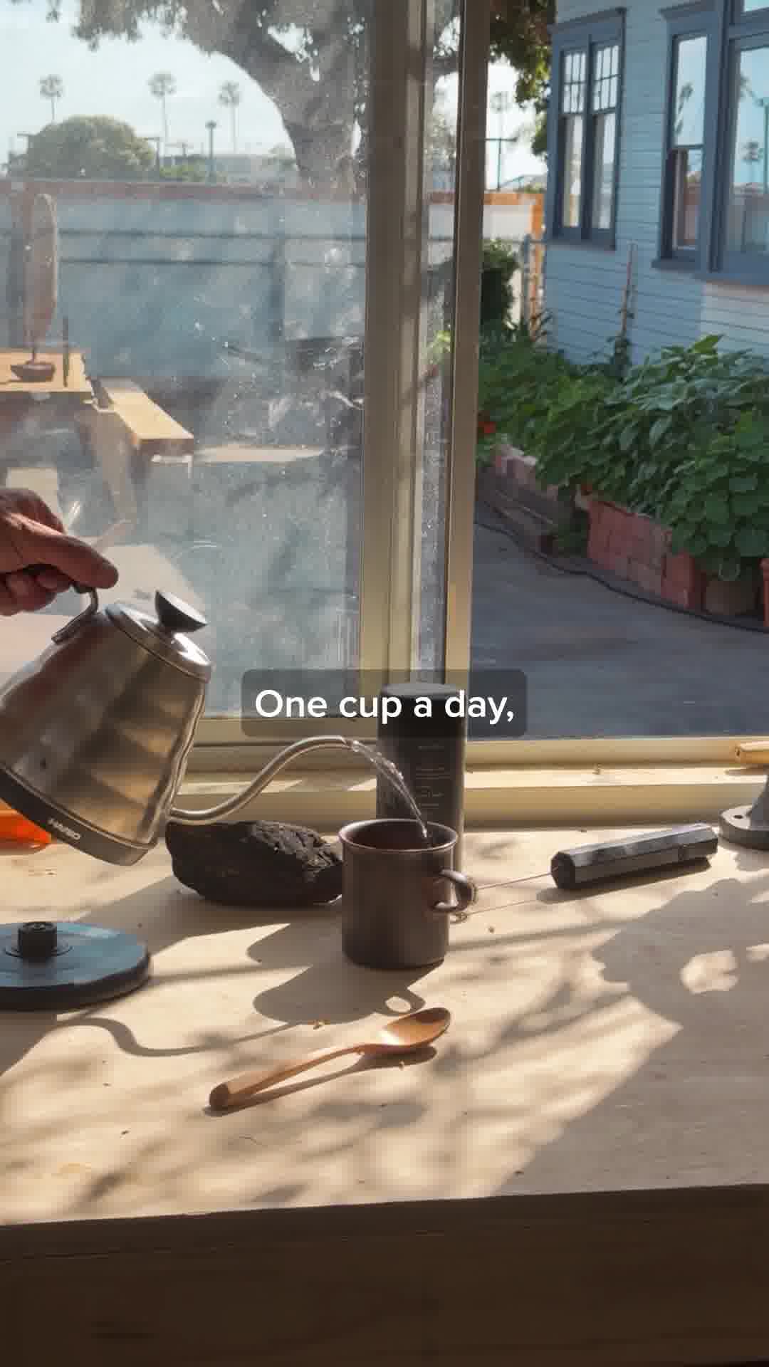 alecisfresh Facebook ad: Get $20 off & a free frother