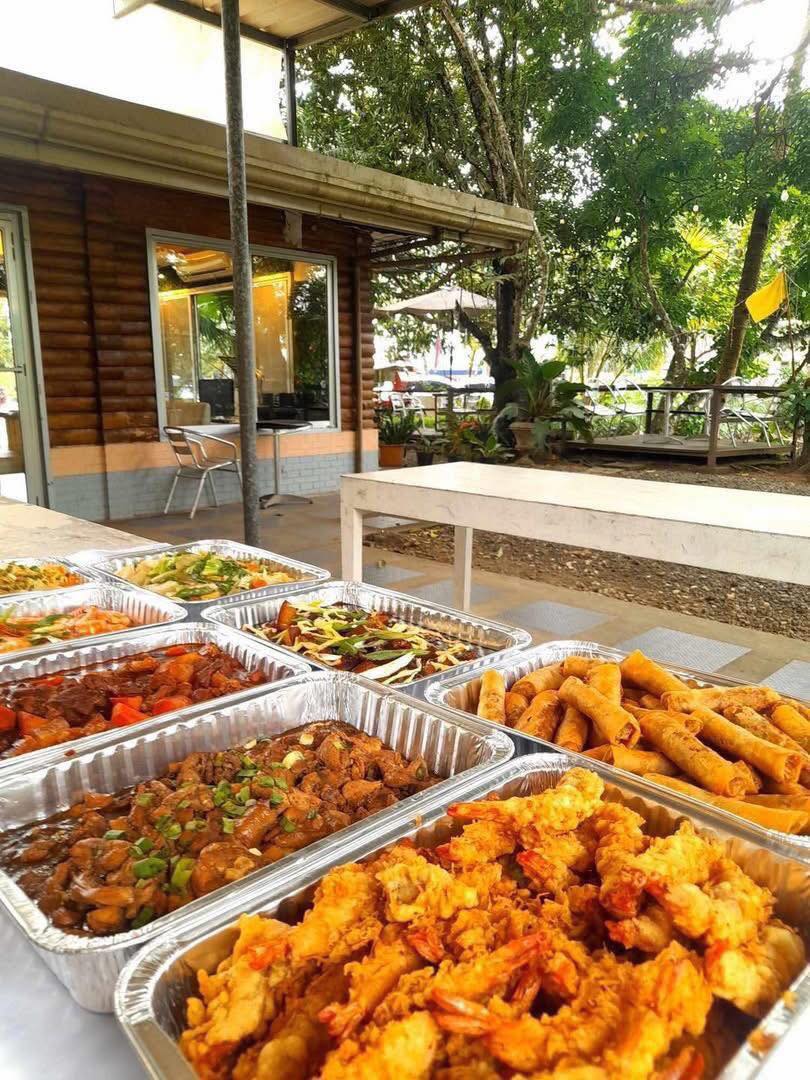 Lpez Resto and Catering Services Facebook ad