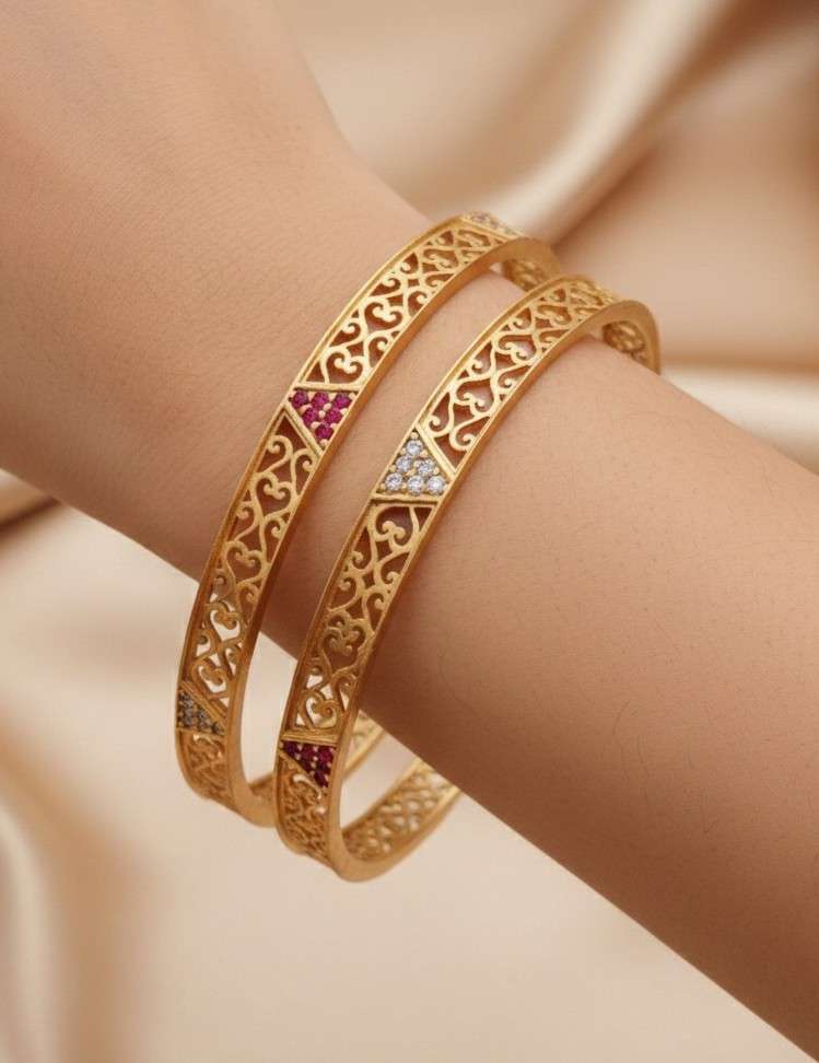 VelisseJewells Facebook ad: Free Delivery Min.