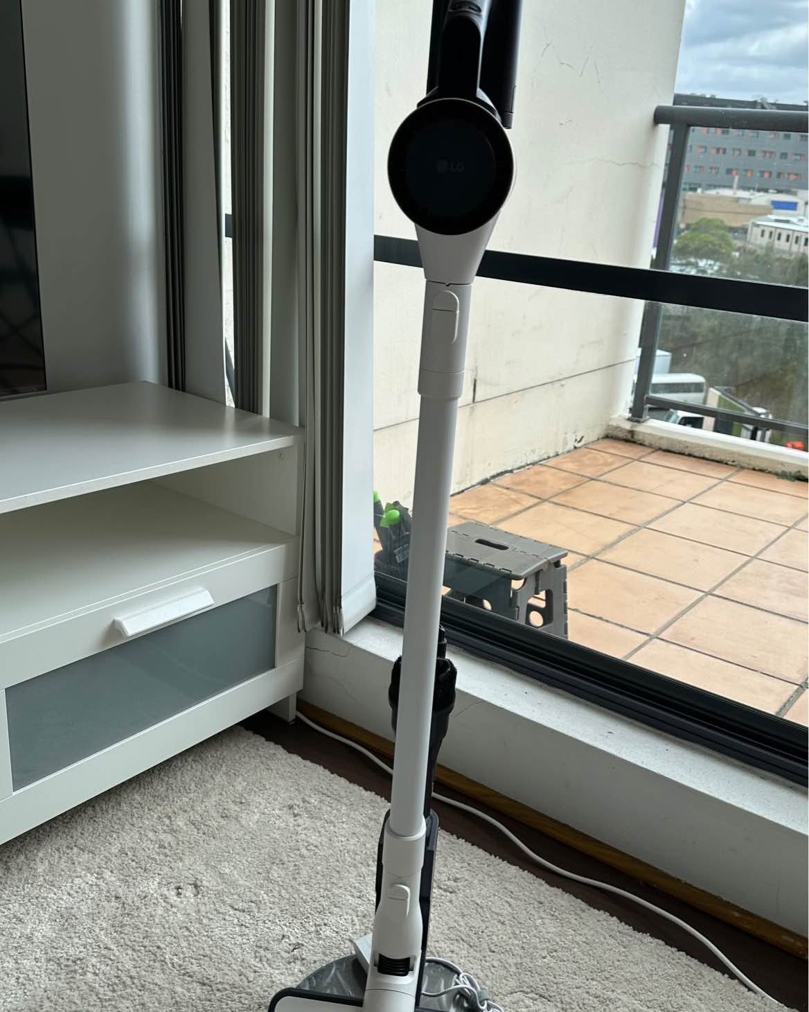 Shunsuke Okubo Facebook ad: Moving Out Sale - Vacuum $150