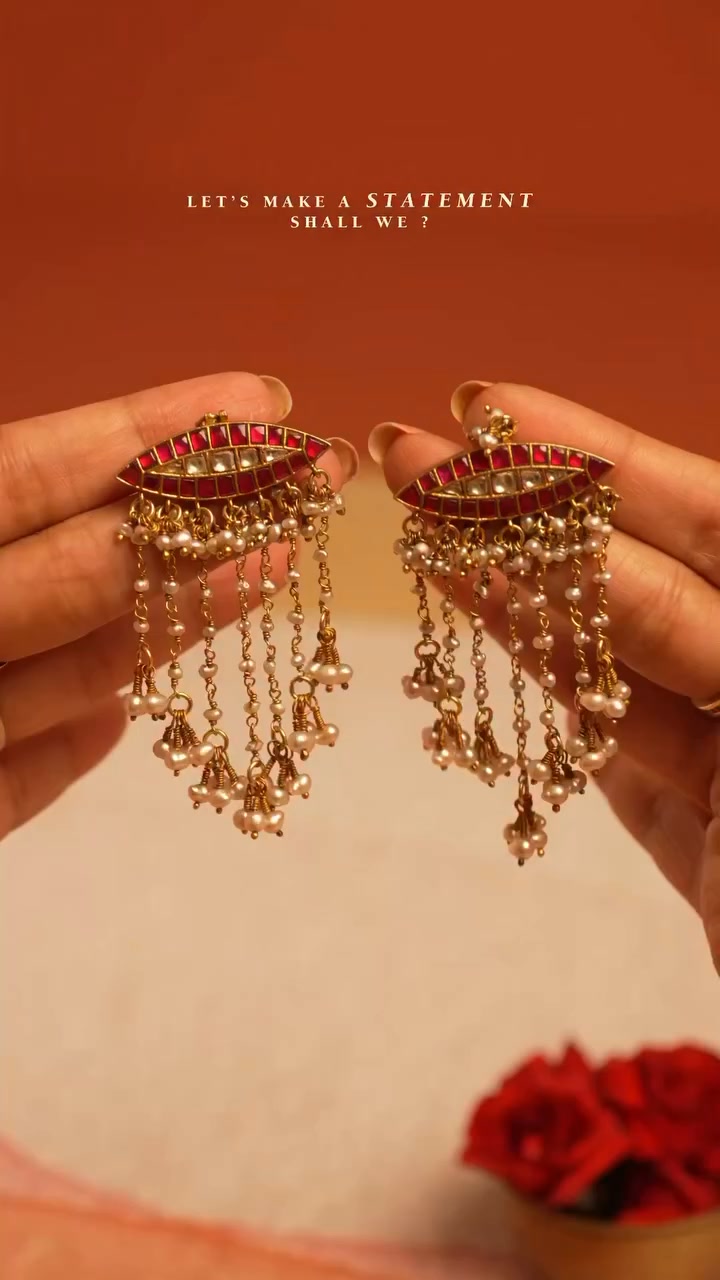Divas Mantra Facebook ad: Elegance That Never Fades