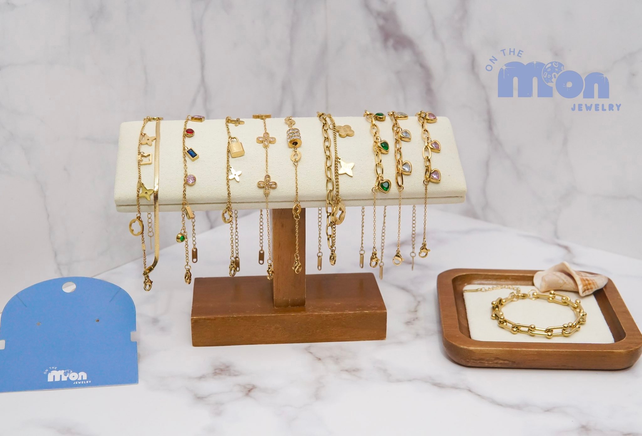 On The Moon Jewelry Facebook ad: ๐ฃ๐ฟ๐ถ๐ฐ๐ฒ-๐ญ๐ฒ๐ฑ๐ฌ๐ฌ ๐๐๐ฎ๐๐/ ๐ญ๐ด๐ฑ๐ฌ๐ฌ ๐๐๐ฎ๐๐
