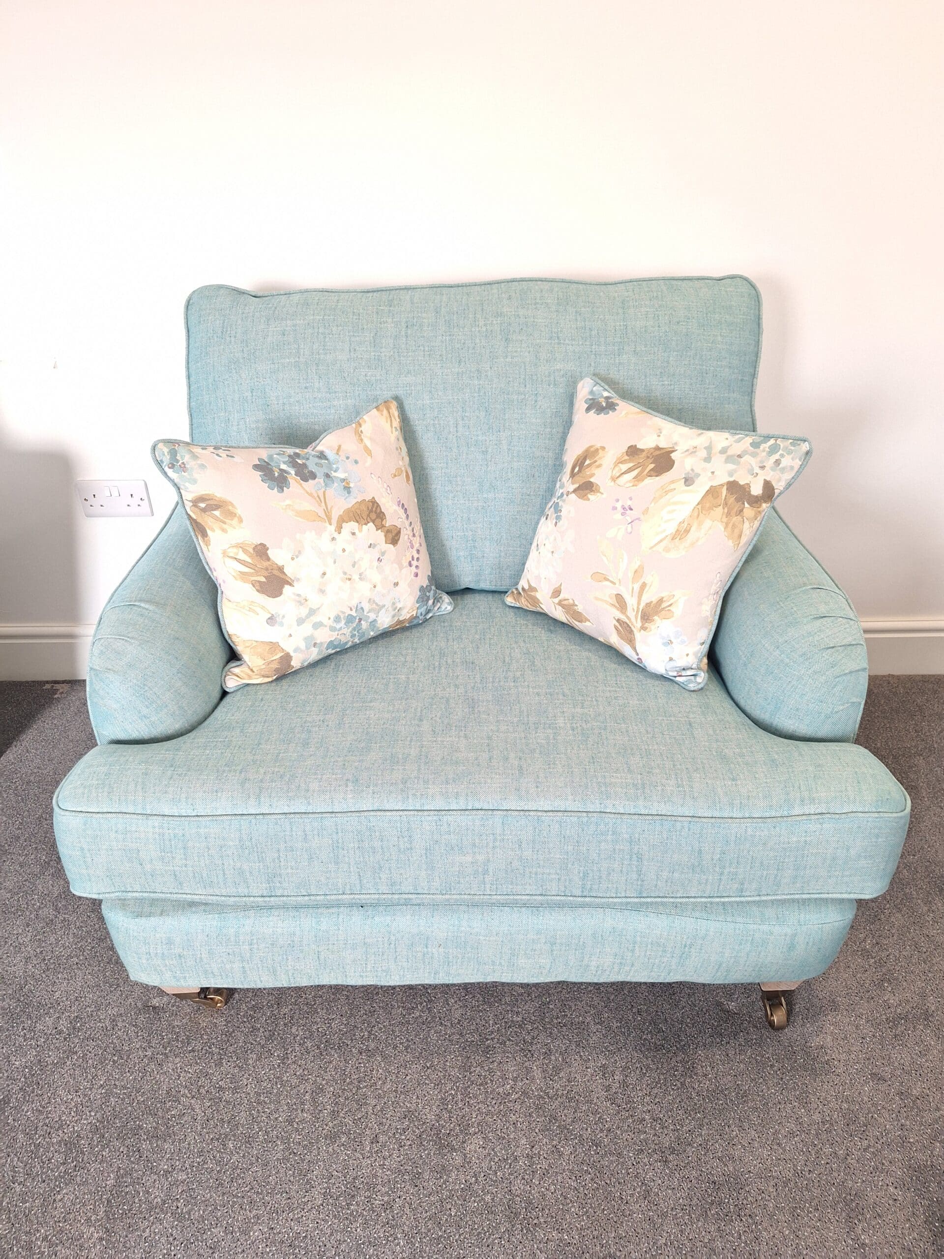 Sofalistic Facebook ad: Save Up to 90% on Preloved Sofas