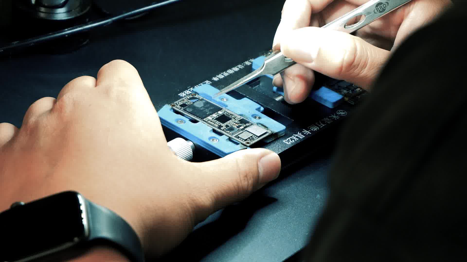 Atlantic Cell Phone Repair Facebook ad: Atlantic Cell Phone Repair is a trusted name…