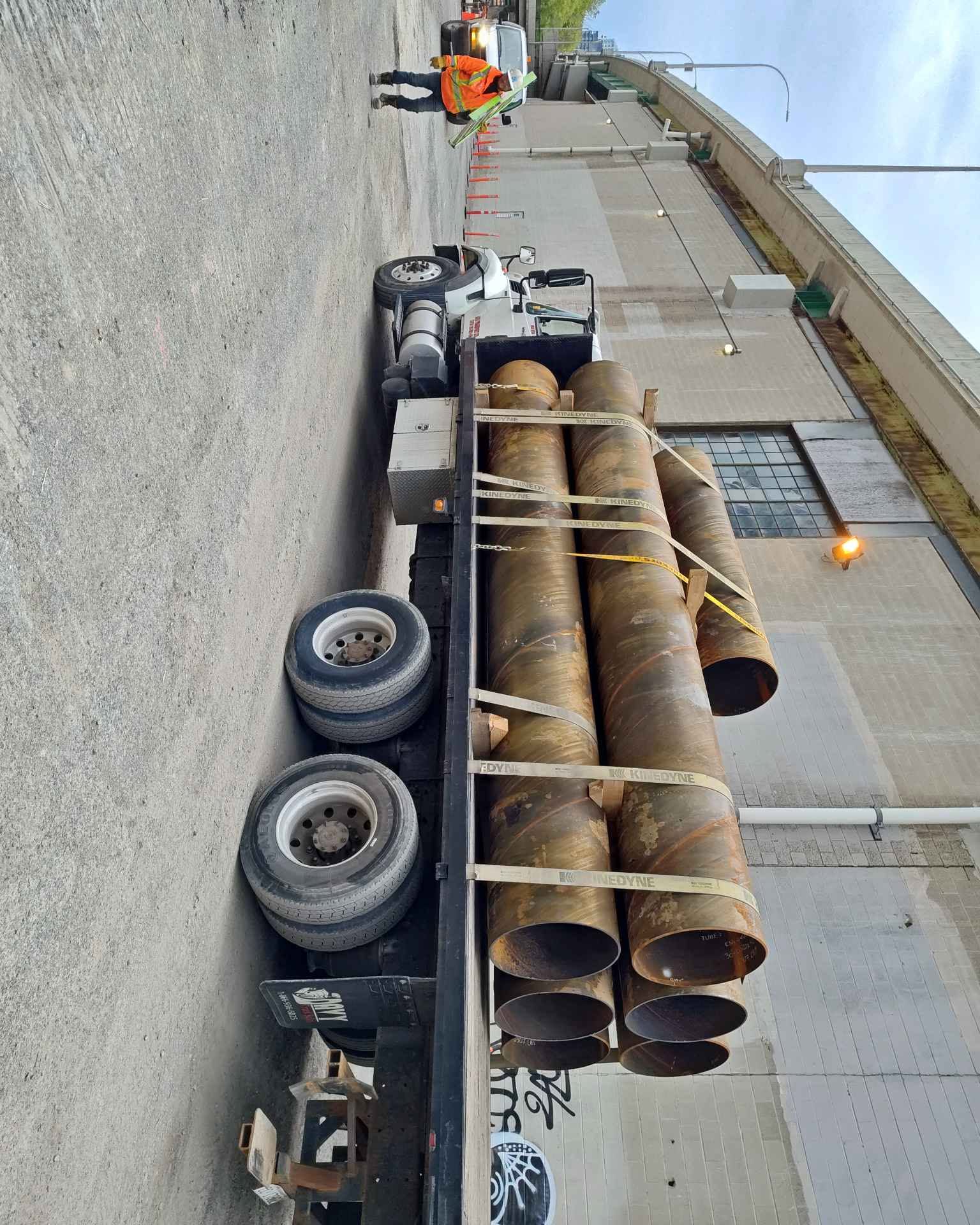 Rajanesh Srk Facebook ad: 48 & 25 feet flatbed with Moffett